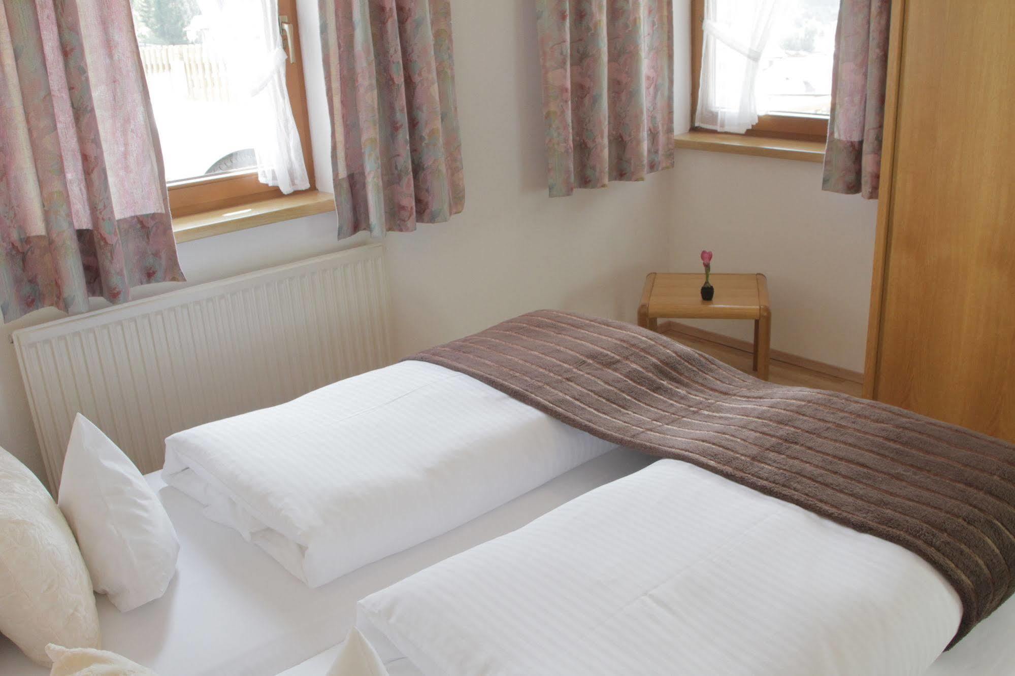 Collina Hotel Garni Nauders Kültér fotó