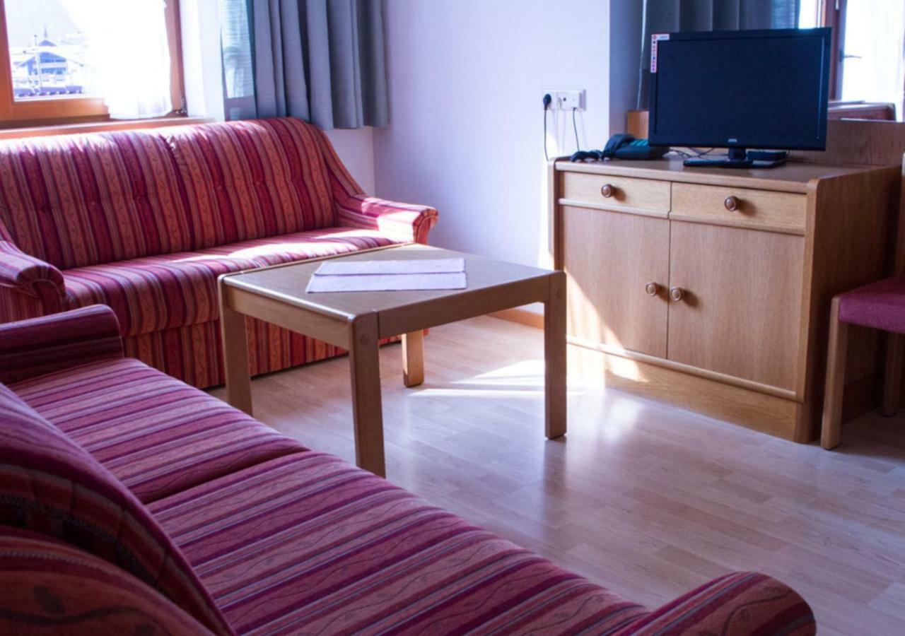 Collina Hotel Garni Nauders Kültér fotó